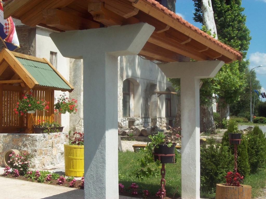 Rooms Vuksa Donji Lapac Экстерьер фото